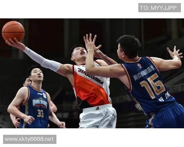 实时新闻南京篮球队在洲际杯中的耐力表现分析与赛场亮点回顾